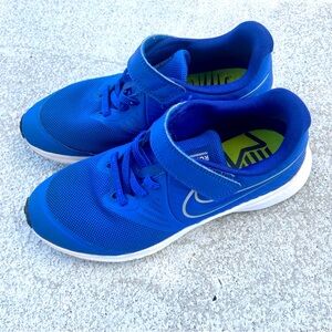 Nike Boys Unisex sneakers big kid sz 1.5 Royal Blue